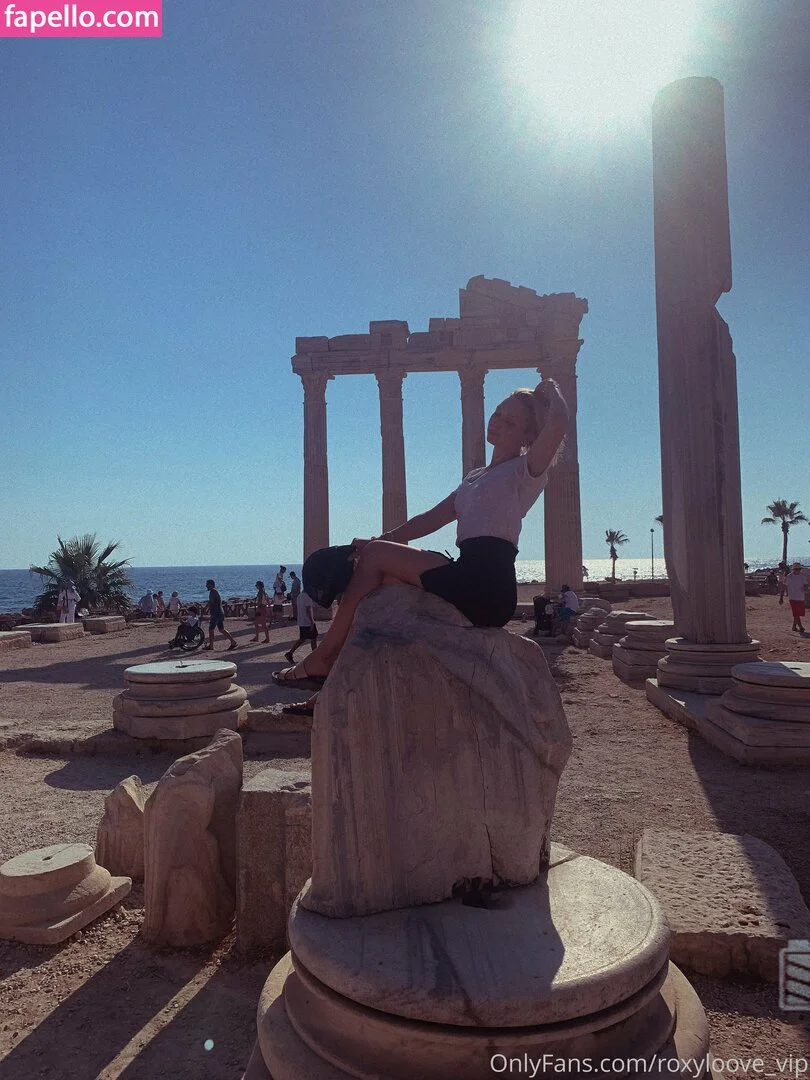 mayberoxy / roxyloove_vip Onlyfans Photo Gallery 