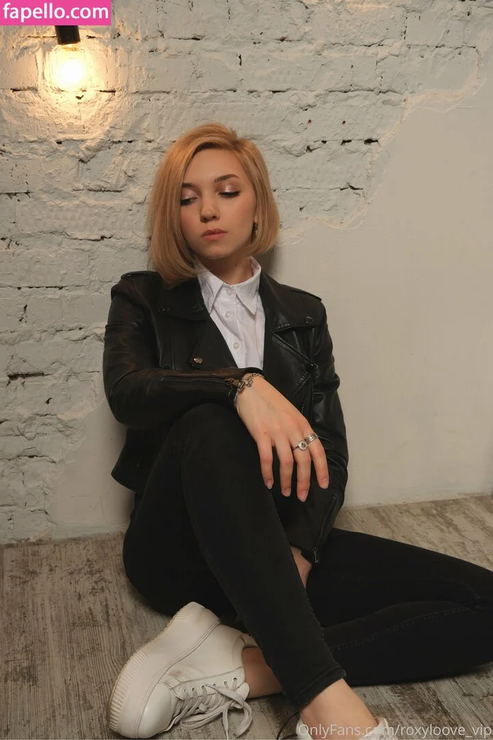 mayberoxy / roxyloove_vip Onlyfans Photo Gallery 