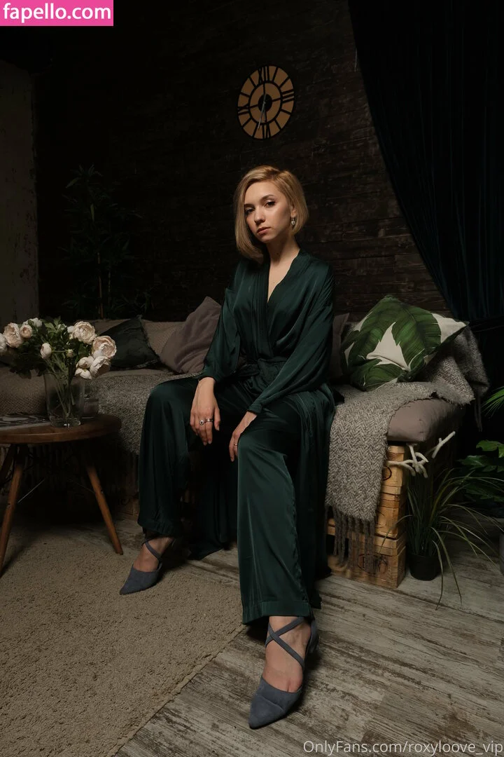 mayberoxy / roxyloove_vip Onlyfans Photo Gallery 