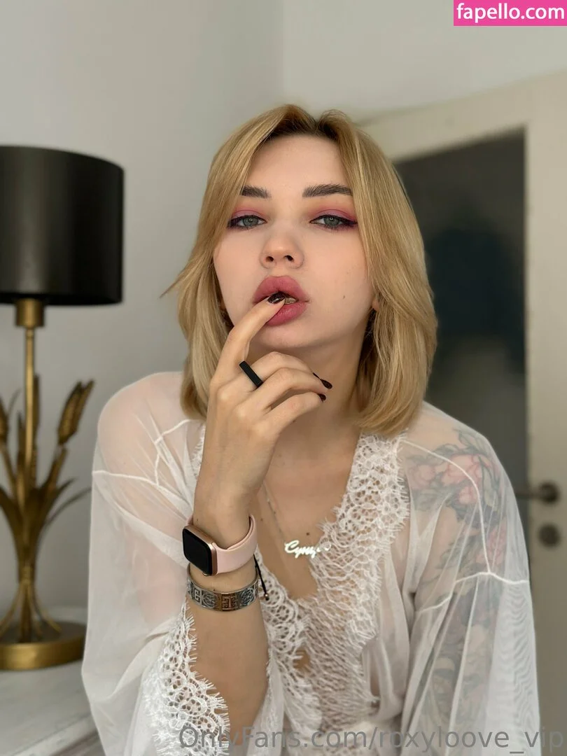 mayberoxy / roxyloove_vip Onlyfans Photo Gallery 