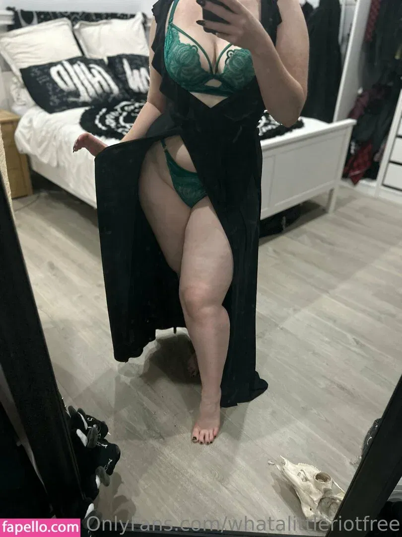 thereallyrealelp / whatalittleriotfree Onlyfans Photo Gallery 