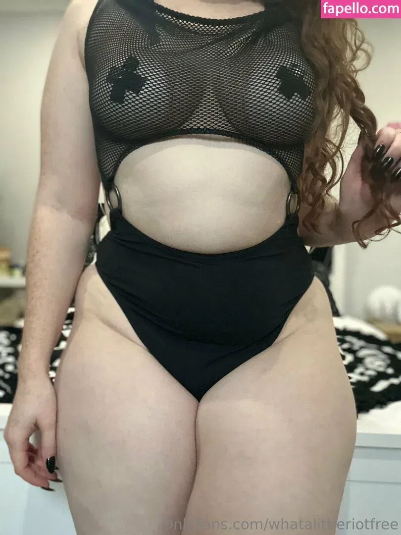 thereallyrealelp / whatalittleriotfree Onlyfans Photo Gallery 