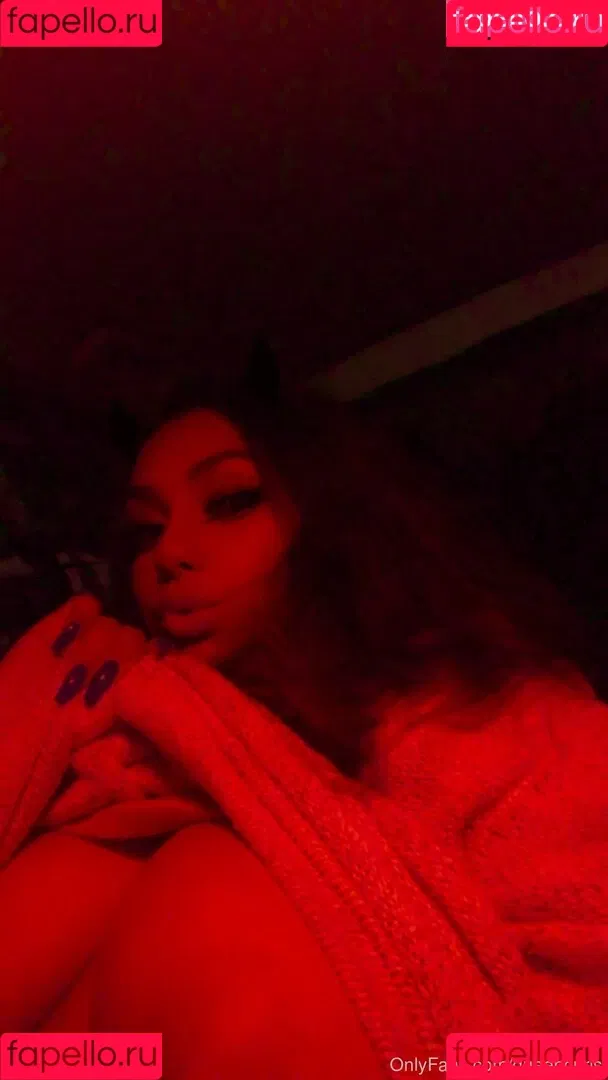 queencurls / queencurlsofficial / satanicurls Onlyfans Photo Gallery 