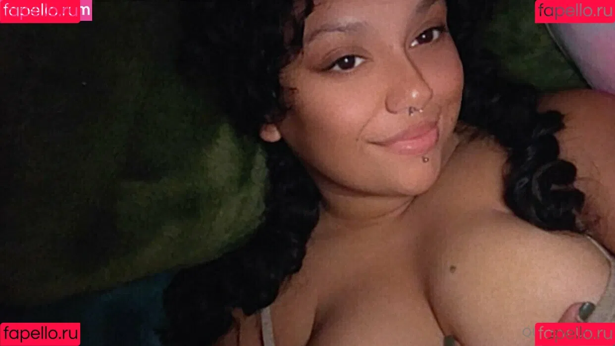 queencurls / queencurlsofficial / satanicurls Onlyfans Photo Gallery 