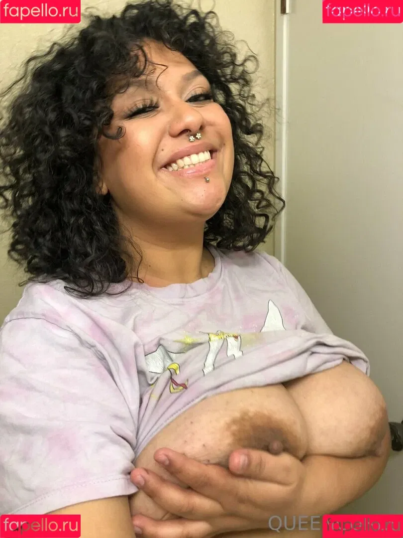 queencurls / queencurlsofficial / satanicurls Onlyfans Photo Gallery 