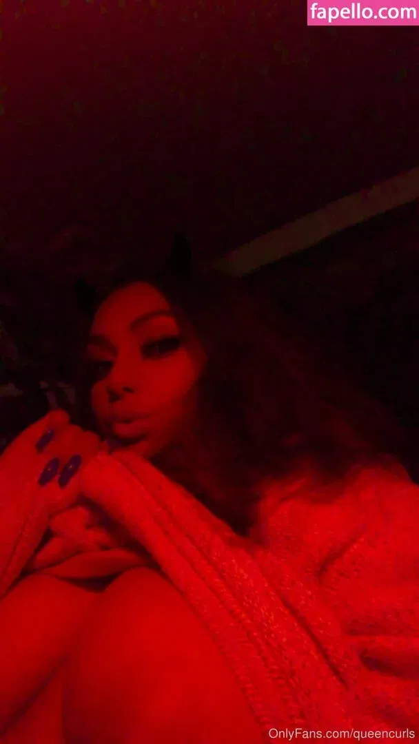 queencurls / queencurlsofficial / satanicurls Onlyfans Photo Gallery 