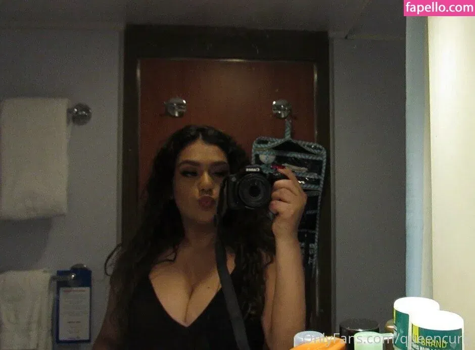 queencurls / queencurlsofficial / satanicurls Onlyfans Photo Gallery 