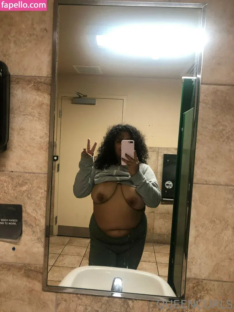 queencurls / queencurlsofficial / satanicurls Onlyfans Photo Gallery 