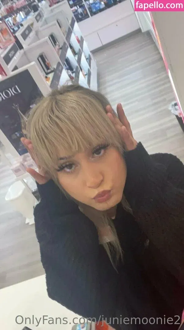 juniemoonie2 Onlyfans Photo Gallery 