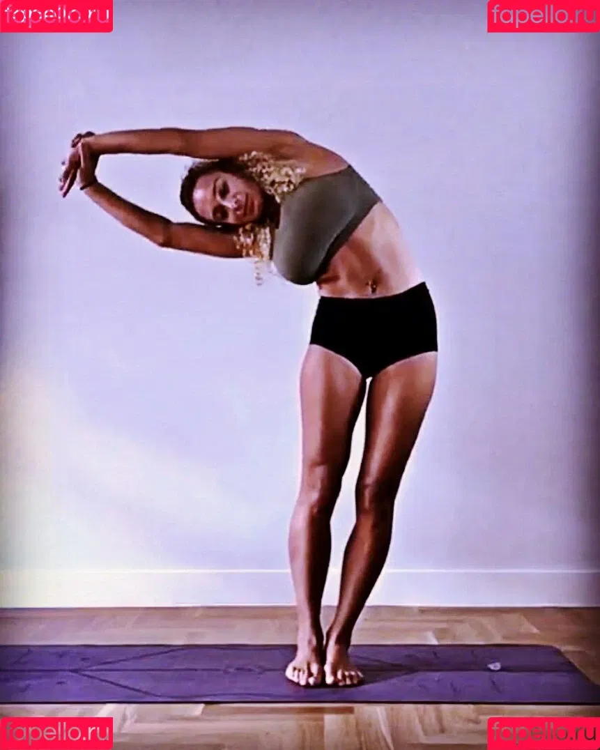 Echo Elliot / Echolikesyoga / https: Onlyfans Photo Gallery 