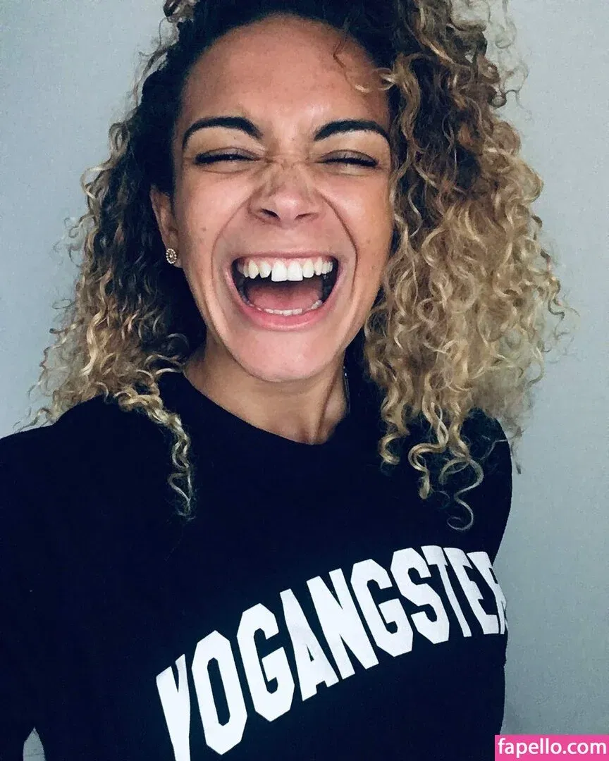 Echo Elliot / Echolikesyoga / https: Onlyfans Photo Gallery 