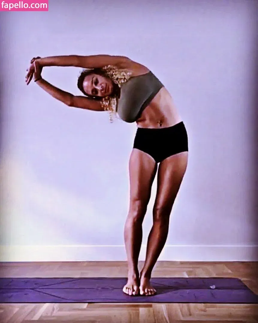 Echo Elliot / Echolikesyoga / https: Onlyfans Photo Gallery 