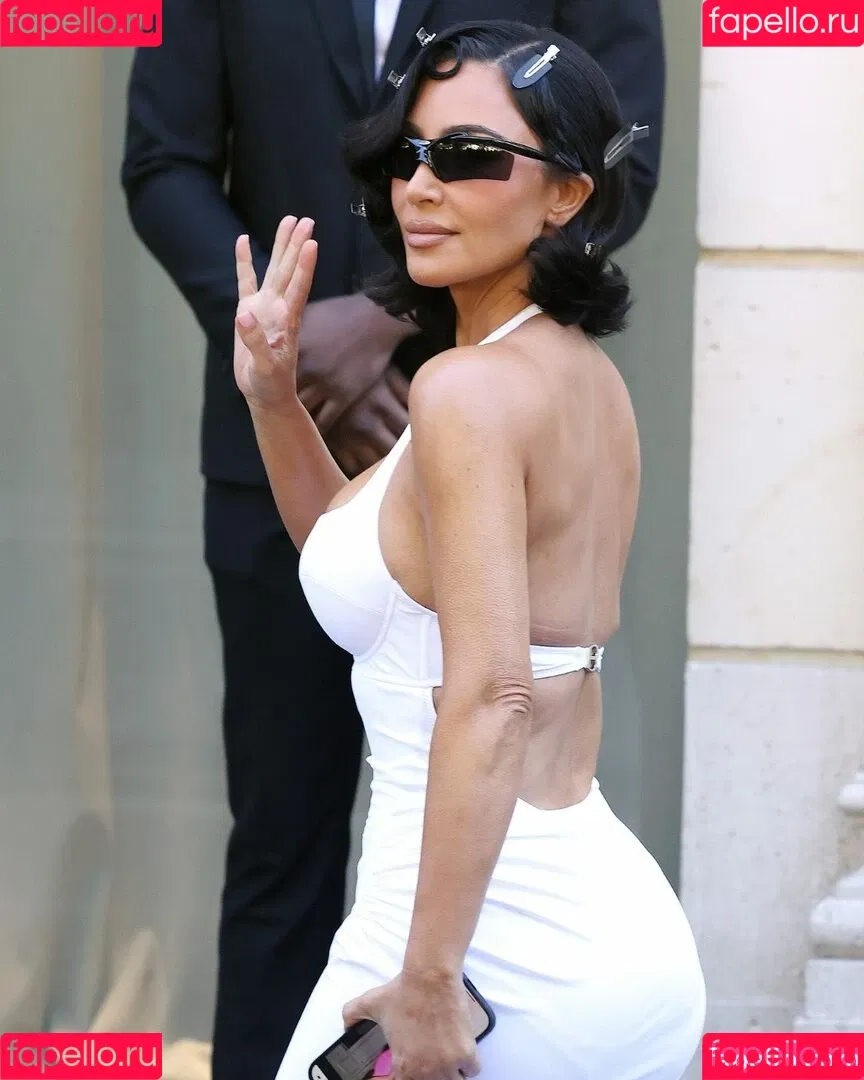 Kim Kardashian / kimkadarshian / kimkardashian Onlyfans Photo Gallery 