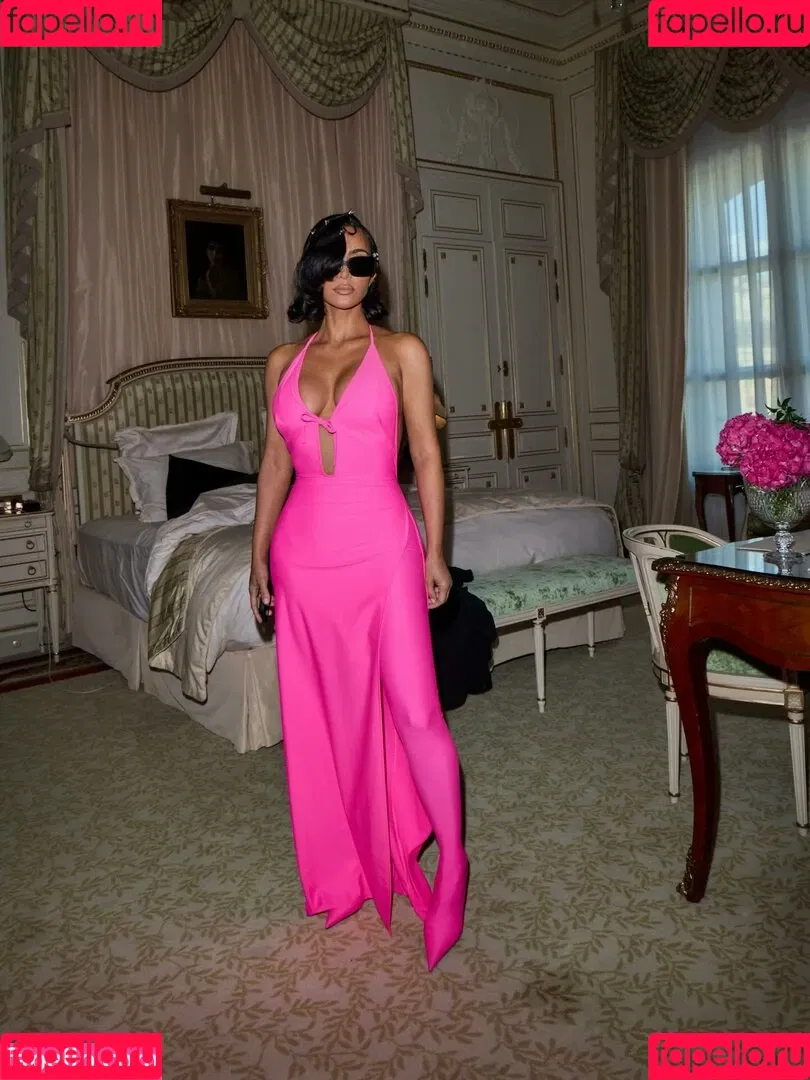 Kim Kardashian / kimkadarshian / kimkardashian Onlyfans Photo Gallery 