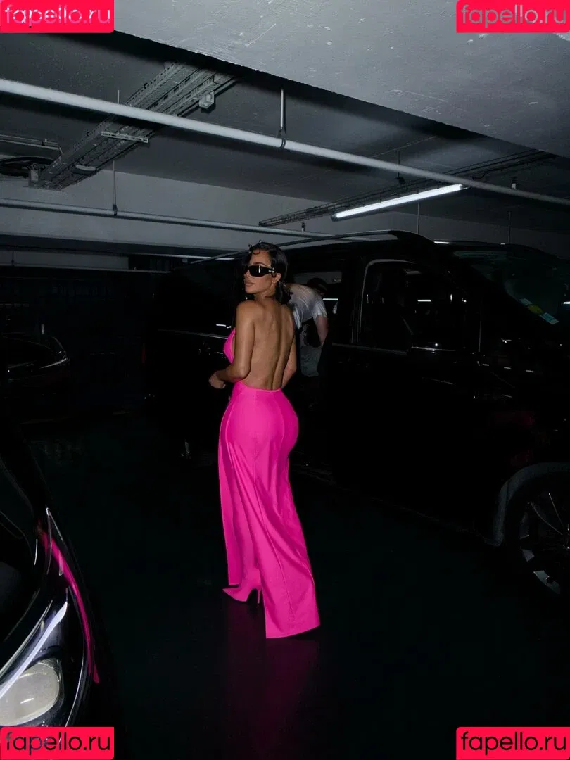Kim Kardashian / kimkadarshian / kimkardashian Onlyfans Photo Gallery 
