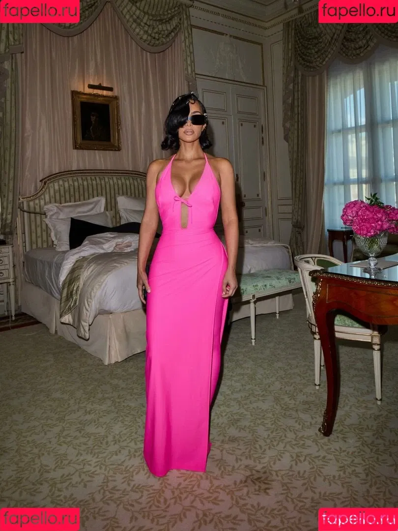Kim Kardashian / kimkadarshian / kimkardashian Onlyfans Photo Gallery 