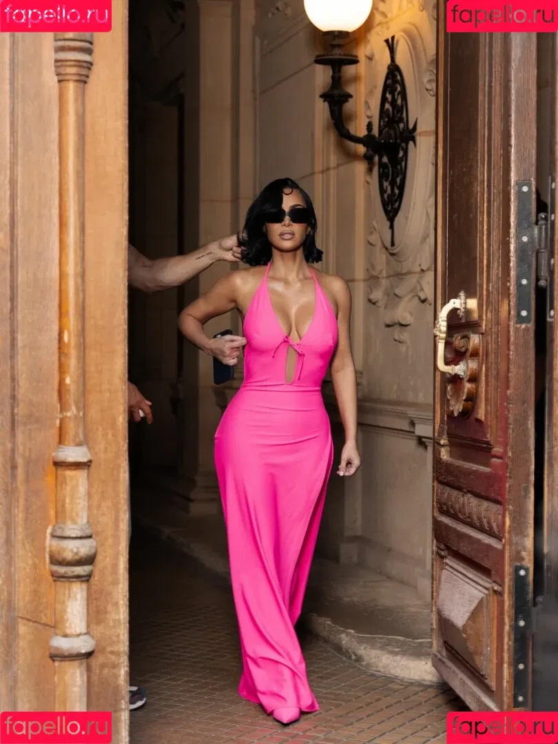 Kim Kardashian / kimkadarshian / kimkardashian Onlyfans Photo Gallery 