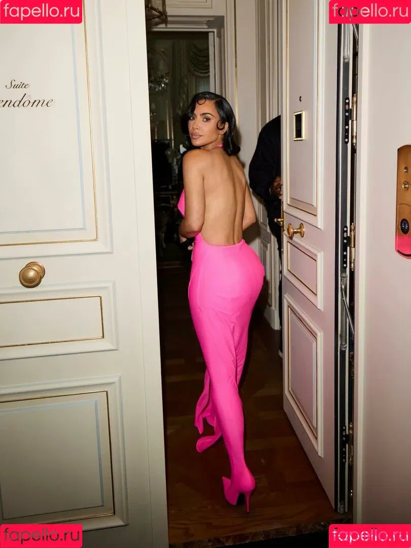 Kim Kardashian / kimkadarshian / kimkardashian Onlyfans Photo Gallery 