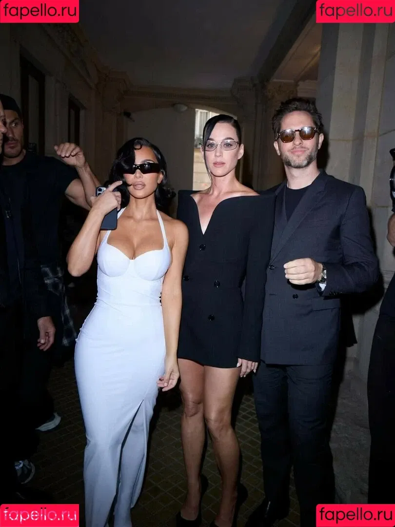Kim Kardashian / kimkadarshian / kimkardashian Onlyfans Photo Gallery 