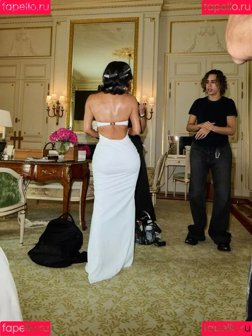 Kim Kardashian / kimkadarshian / kimkardashian Onlyfans Photo Gallery 