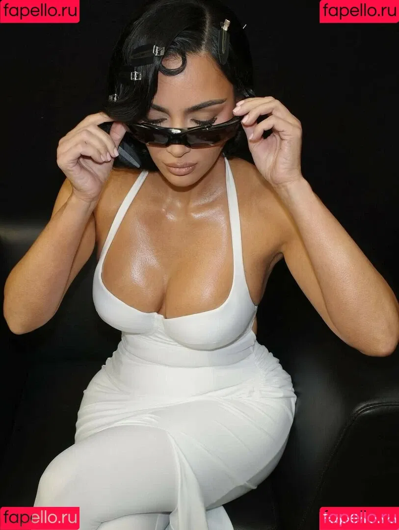 Kim Kardashian / kimkadarshian / kimkardashian Onlyfans Photo Gallery 