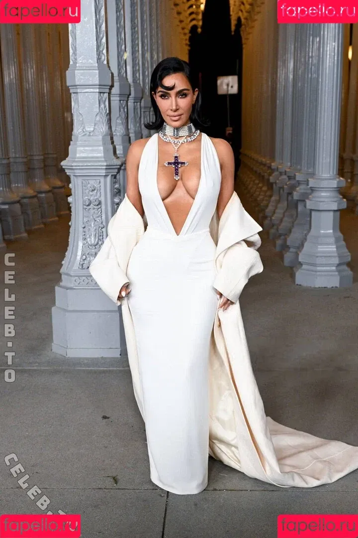 Kim Kardashian / kimkadarshian / kimkardashian Onlyfans Photo Gallery 