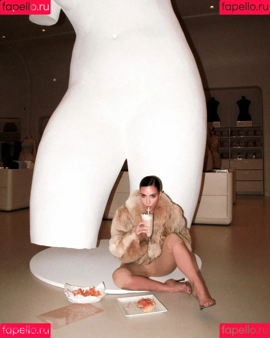 Kim Kardashian / kimkadarshian / kimkardashian Onlyfans Photo Gallery 