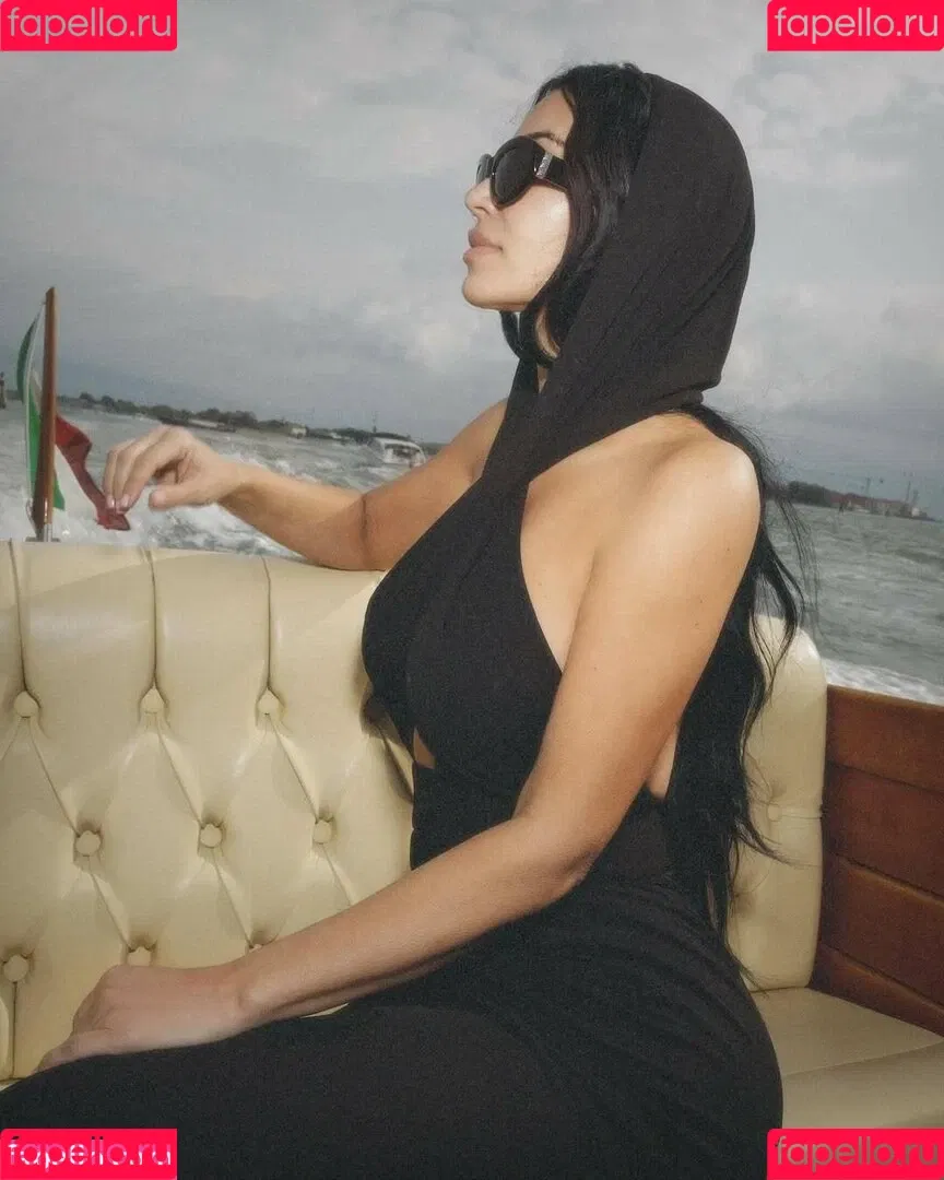Kim Kardashian / kimkadarshian / kimkardashian Onlyfans Photo Gallery 