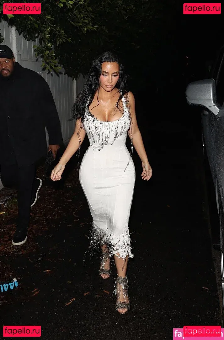 Kim Kardashian / kimkadarshian / kimkardashian Onlyfans Photo Gallery 