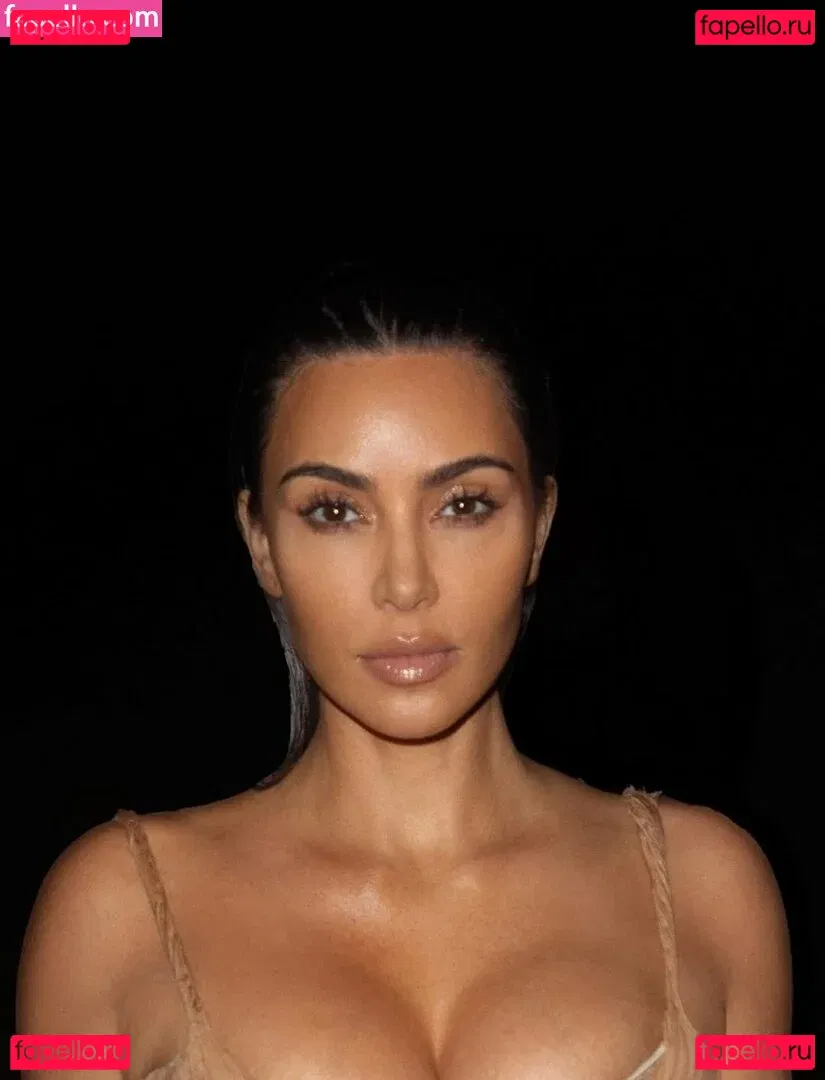 Kim Kardashian / kimkadarshian / kimkardashian Onlyfans Photo Gallery 