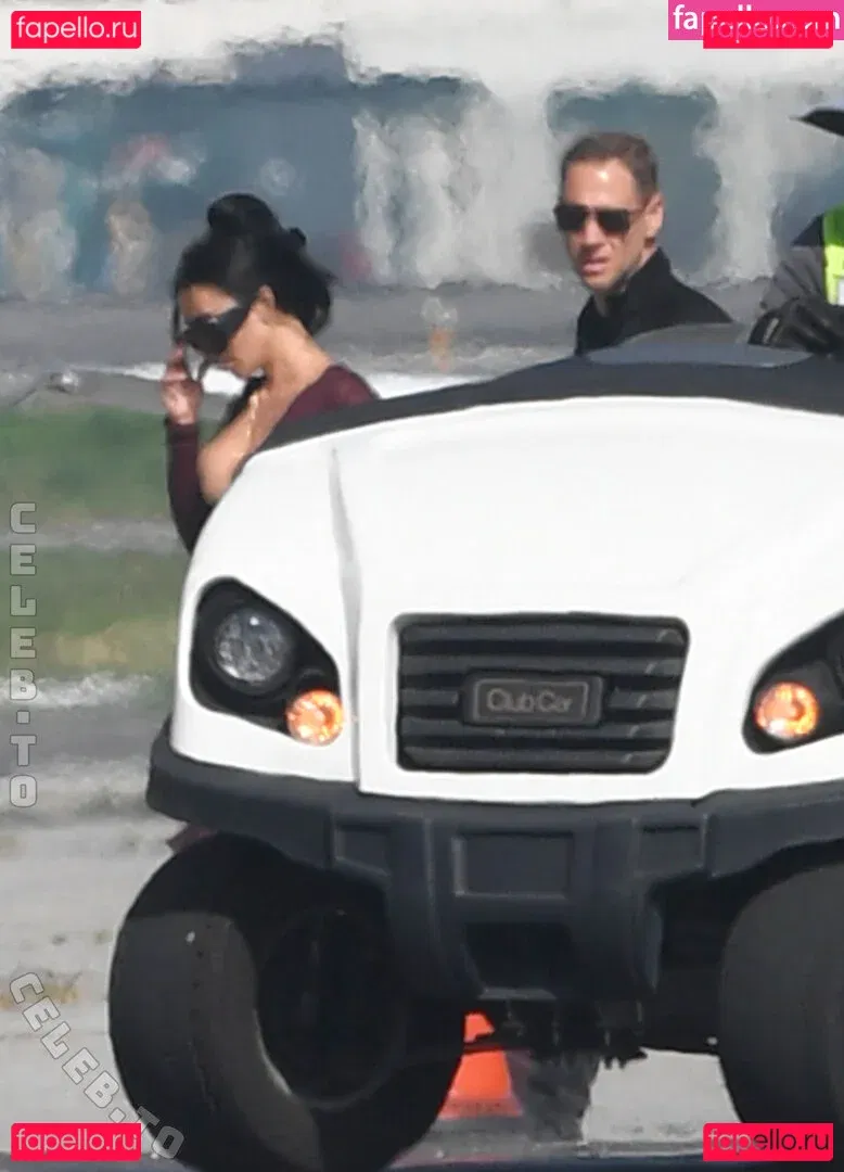 Kim Kardashian / kimkadarshian / kimkardashian Onlyfans Photo Gallery 