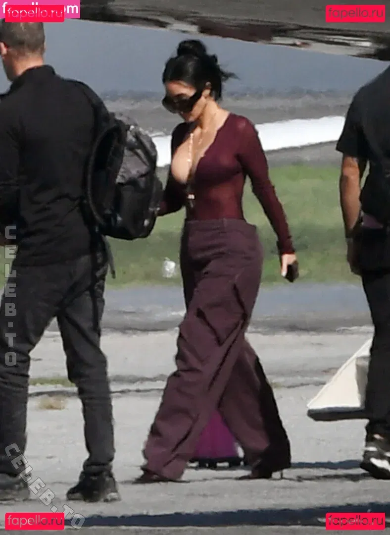 Kim Kardashian / kimkadarshian / kimkardashian Onlyfans Photo Gallery 