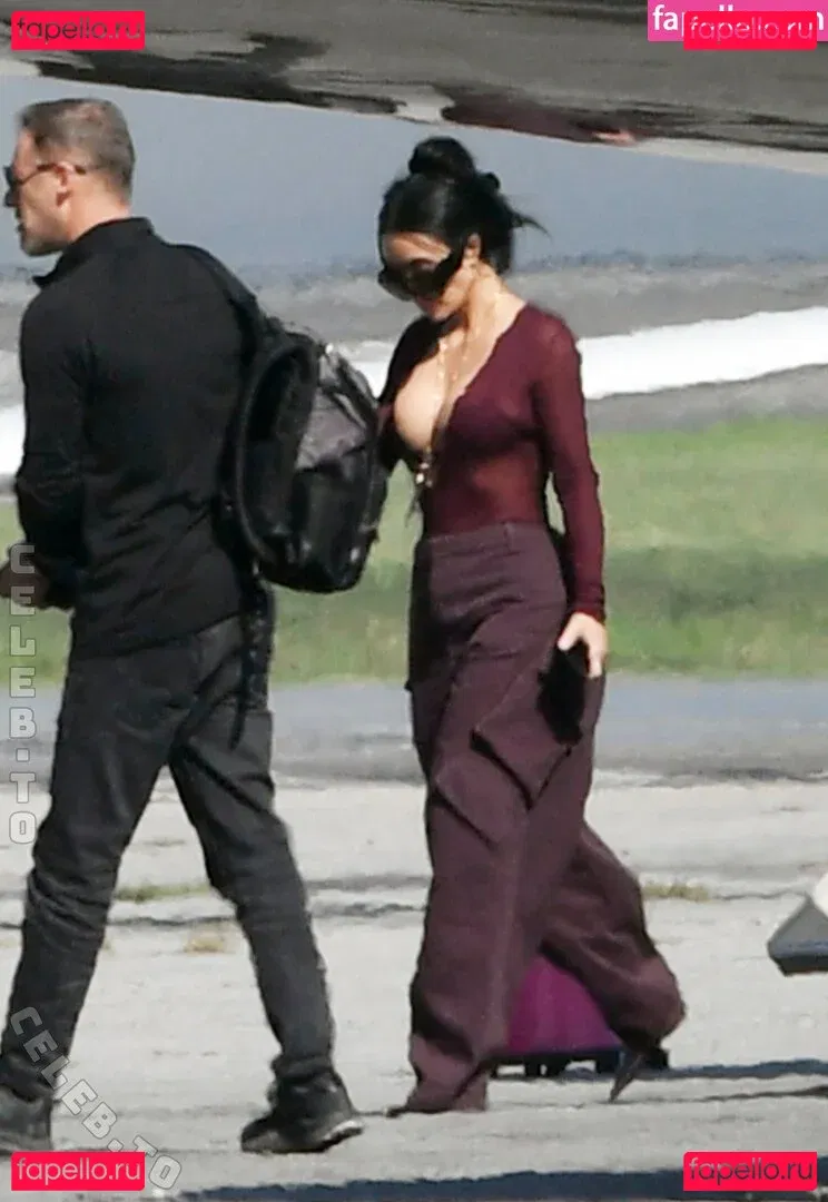 Kim Kardashian / kimkadarshian / kimkardashian Onlyfans Photo Gallery 