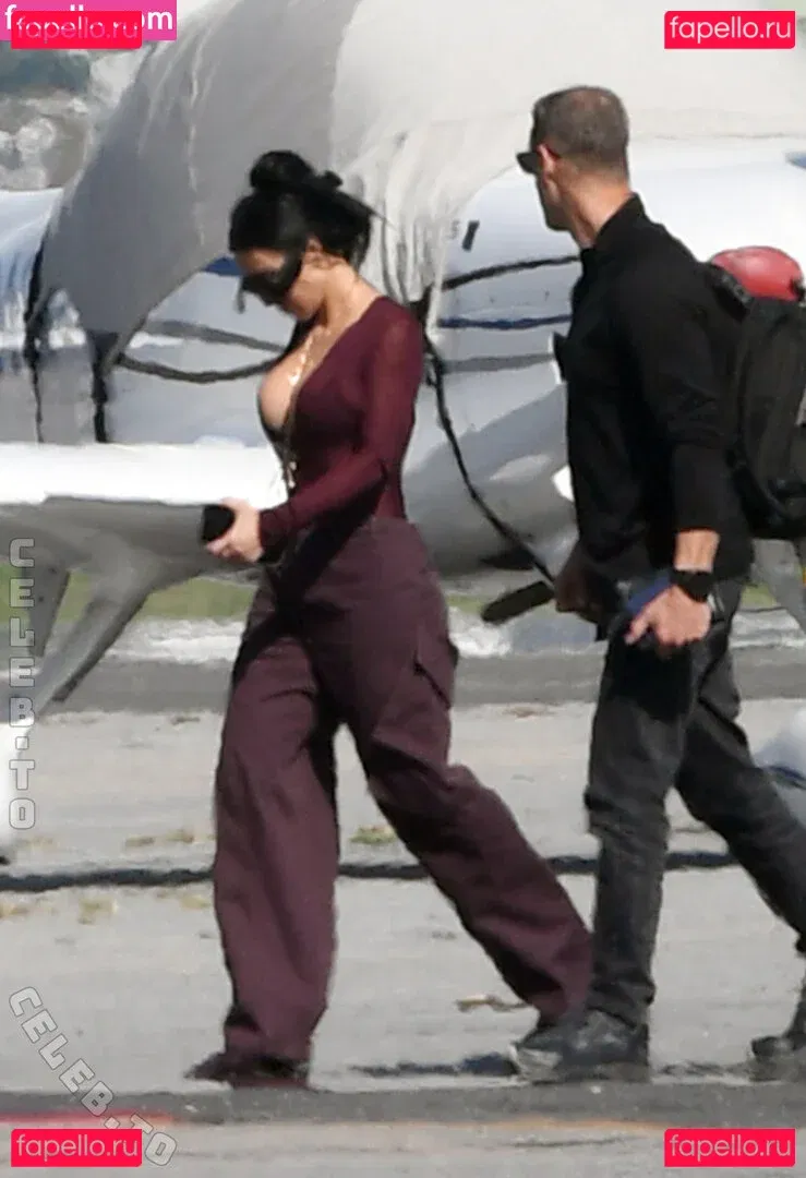 Kim Kardashian / kimkadarshian / kimkardashian Onlyfans Photo Gallery 