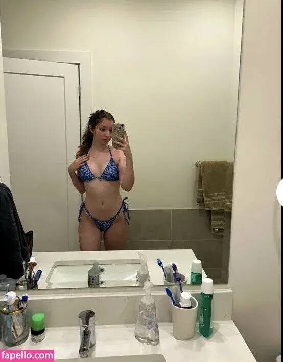 xmadelineo Onlyfans Photo Gallery 