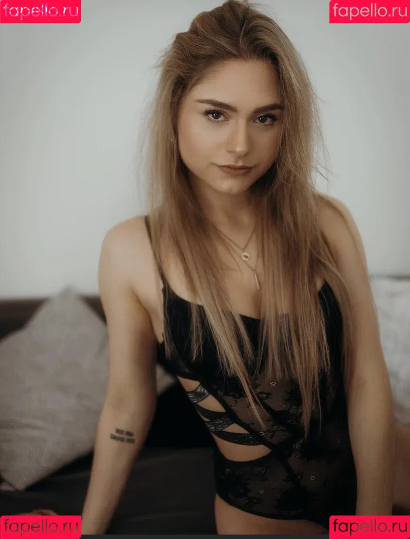 Alina Khani / alinakhani / lifewithaliina Onlyfans Photo Gallery 