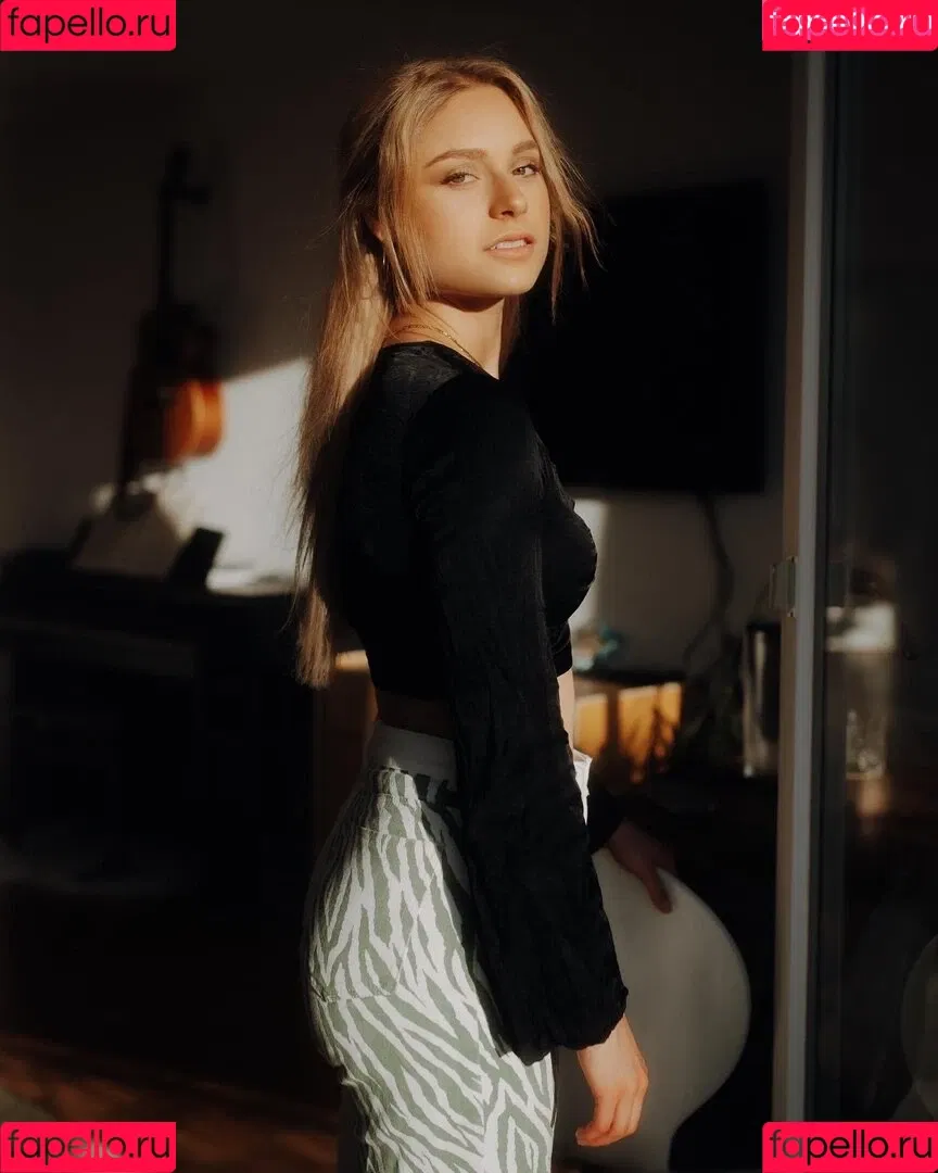 Alina Khani / alinakhani / lifewithaliina Onlyfans Photo Gallery 