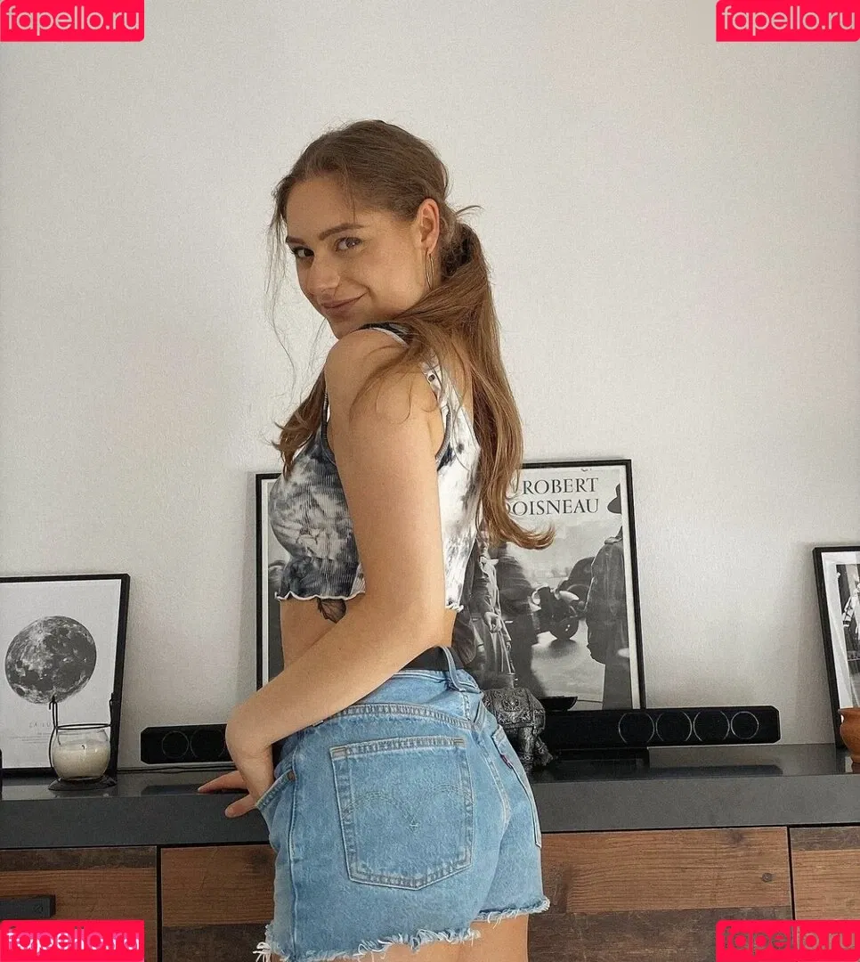 Alina Khani / alinakhani / lifewithaliina Onlyfans Photo Gallery 