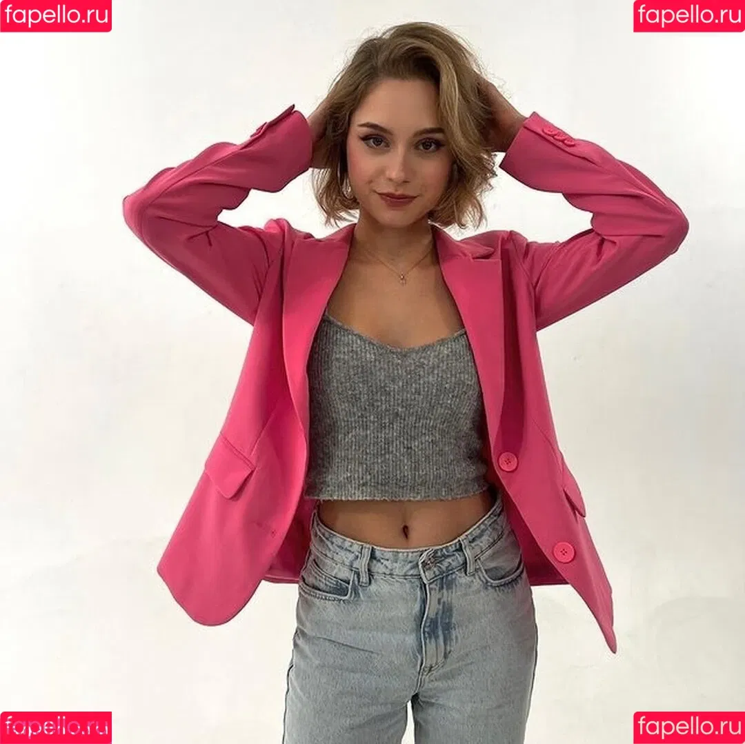 Alina Khani / alinakhani / lifewithaliina Onlyfans Photo Gallery 