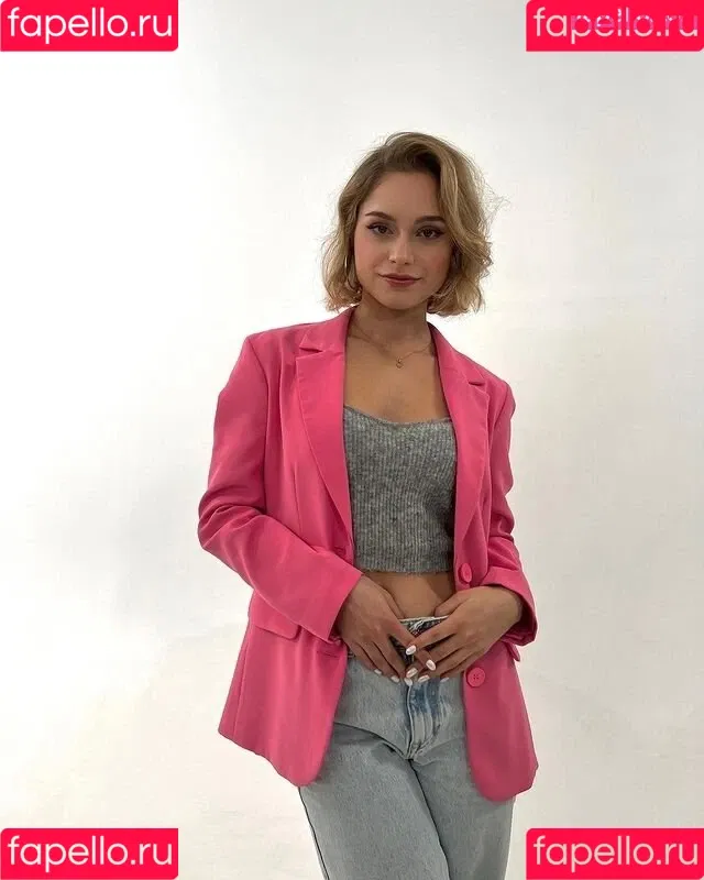 Alina Khani / alinakhani / lifewithaliina Onlyfans Photo Gallery 