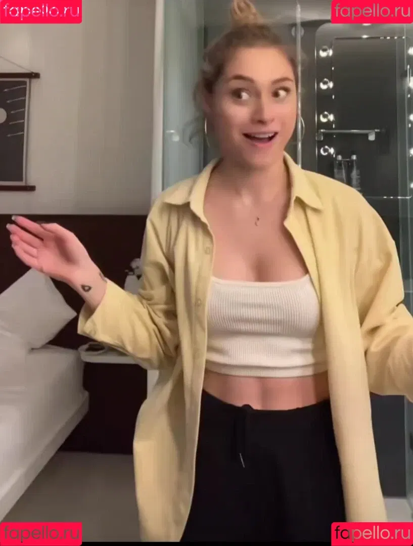 Alina Khani / alinakhani / lifewithaliina Onlyfans Photo Gallery 