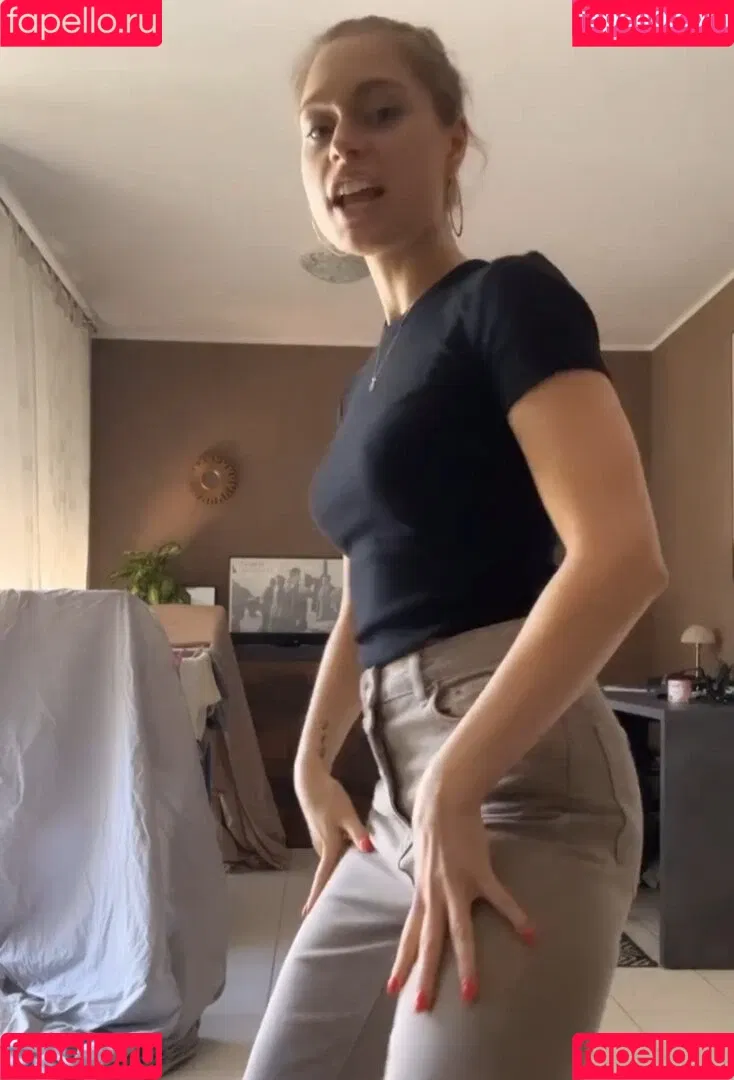 Alina Khani / alinakhani / lifewithaliina Onlyfans Photo Gallery 