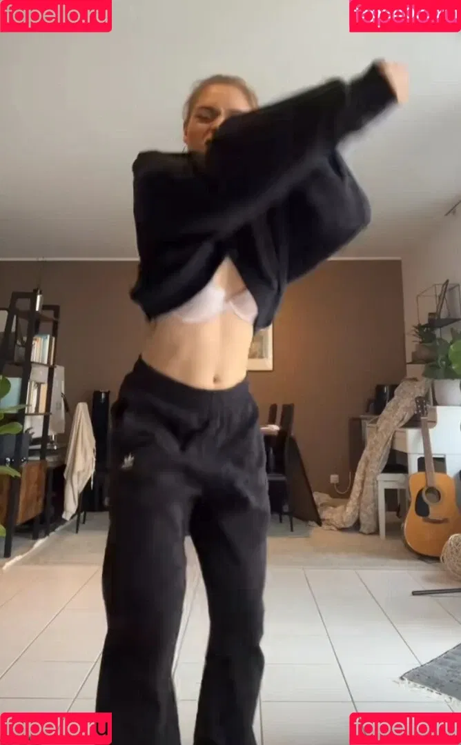 Alina Khani / alinakhani / lifewithaliina Onlyfans Photo Gallery 
