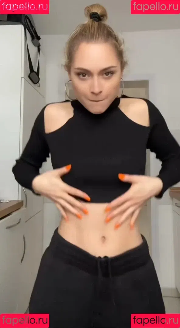 Alina Khani / alinakhani / lifewithaliina Onlyfans Photo Gallery 