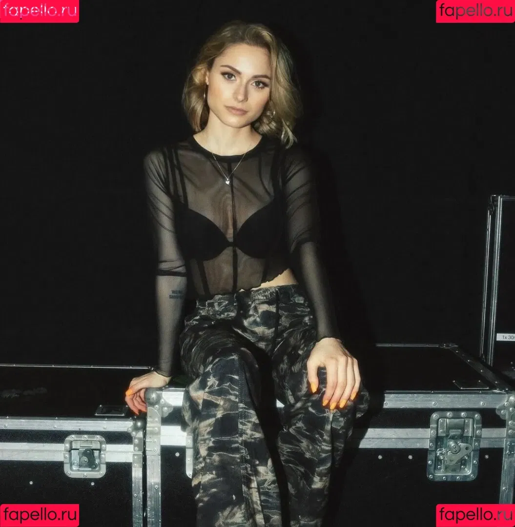 Alina Khani / alinakhani / lifewithaliina Onlyfans Photo Gallery 