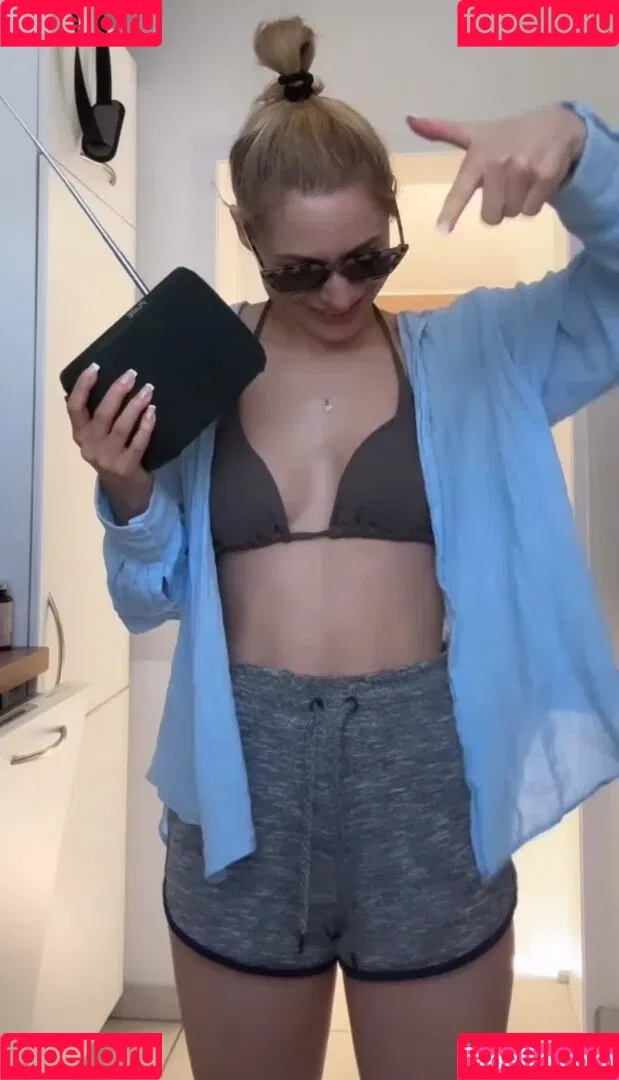 Alina Khani / alinakhani / lifewithaliina Onlyfans Photo Gallery 