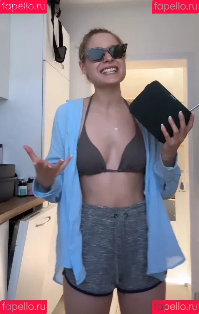 Alina Khani / alinakhani / lifewithaliina Onlyfans Photo Gallery 