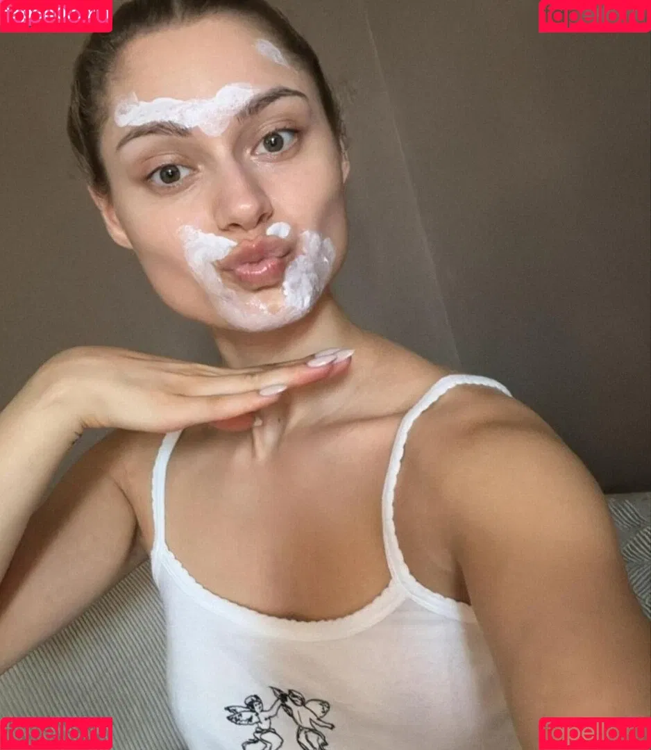 Alina Khani / alinakhani / lifewithaliina Onlyfans Photo Gallery 