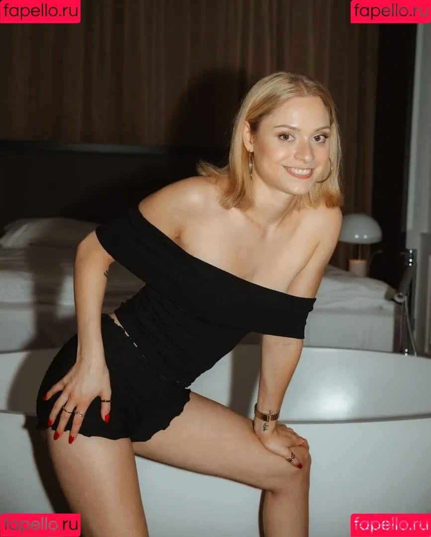 Alina Khani / alinakhani / lifewithaliina Onlyfans Photo Gallery 