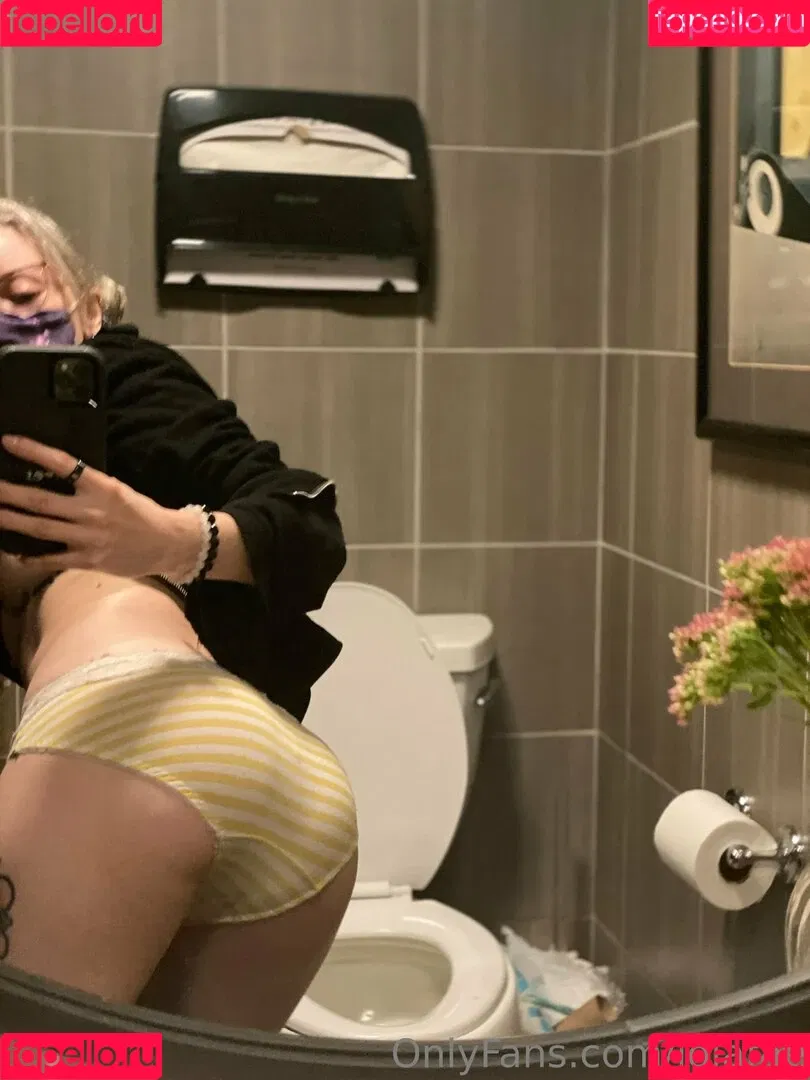 Lola Fae / LolaFaeXXX / dominalolafae Onlyfans Photo Gallery 